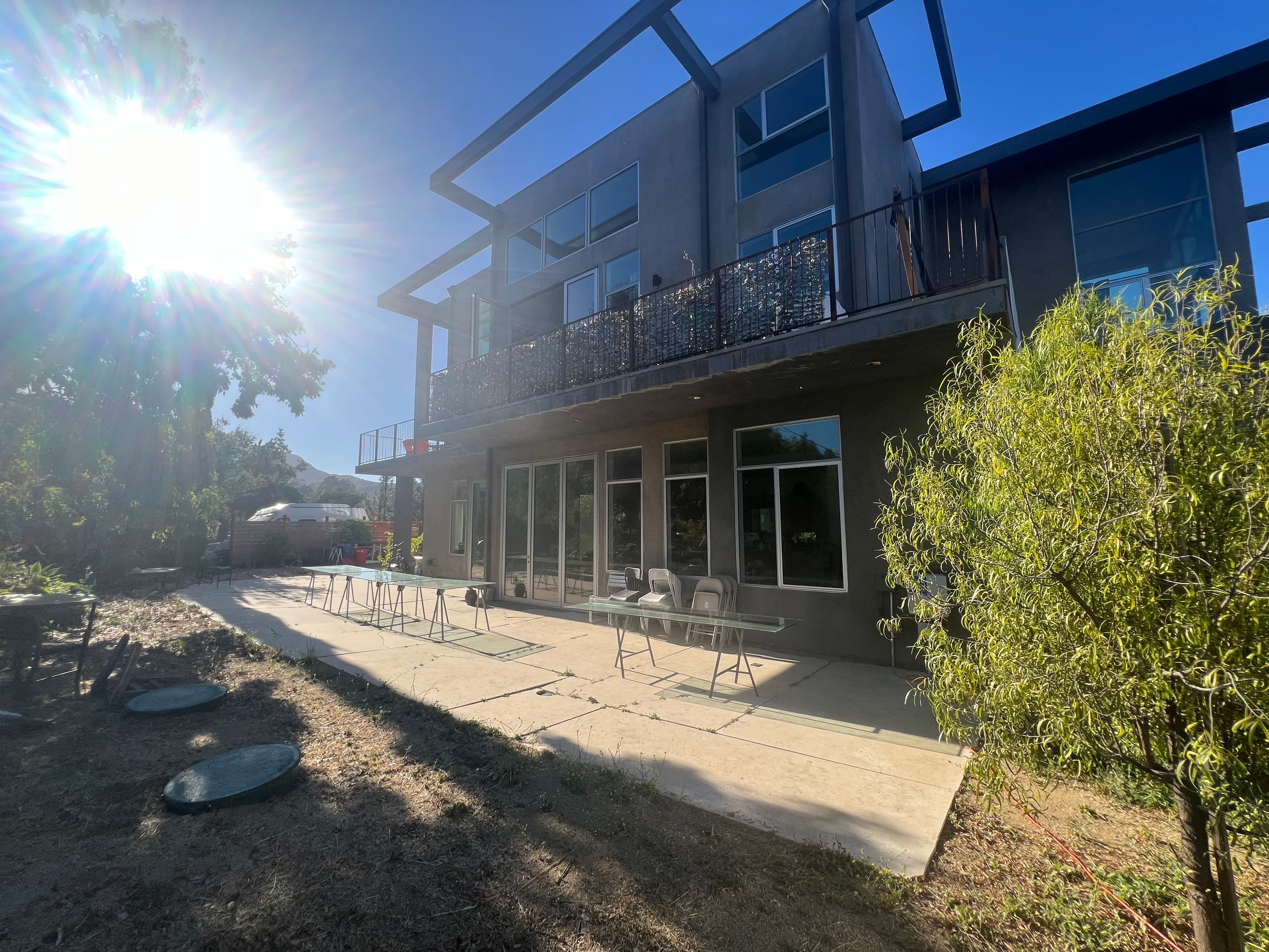Exterior southeast-to-northwest view of the Topanga house.